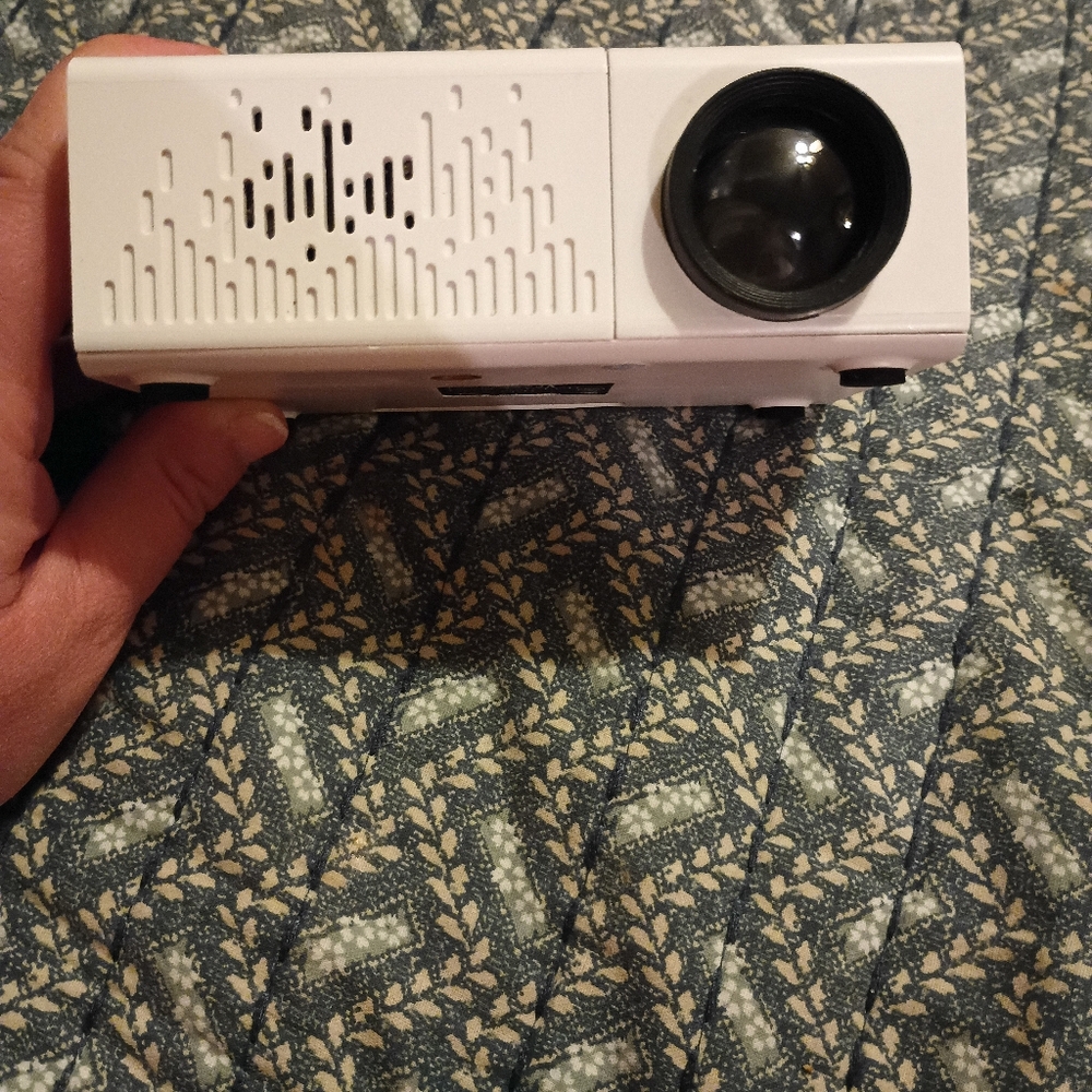 White LED Projector - Picture 4 of 8